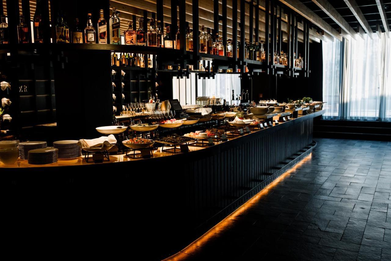 Roomers Munich, Autograph Collection Екстериор снимка The bar at the restaurant