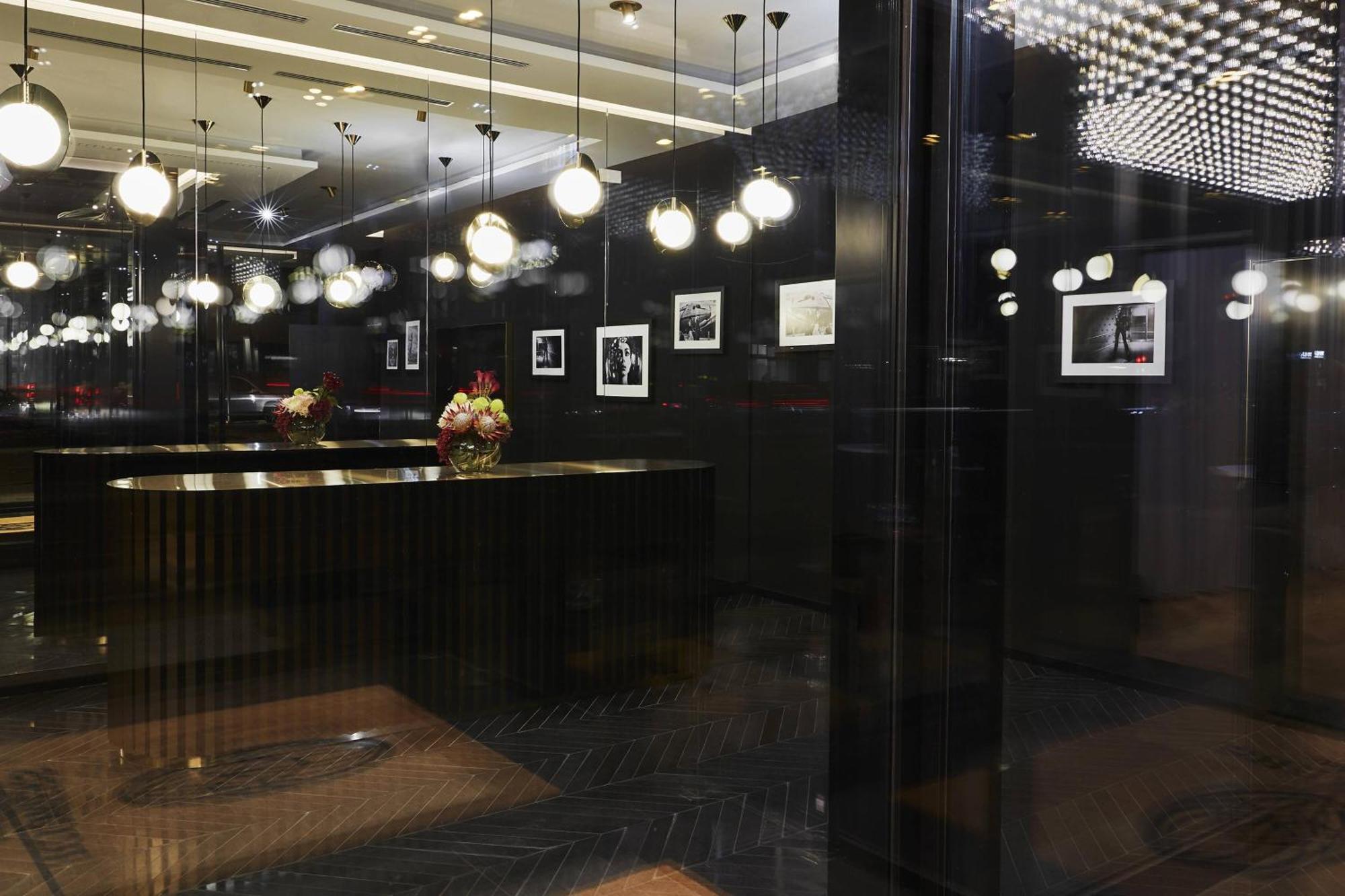 Roomers Munich, Autograph Collection Екстериор снимка The lobby of the hotel