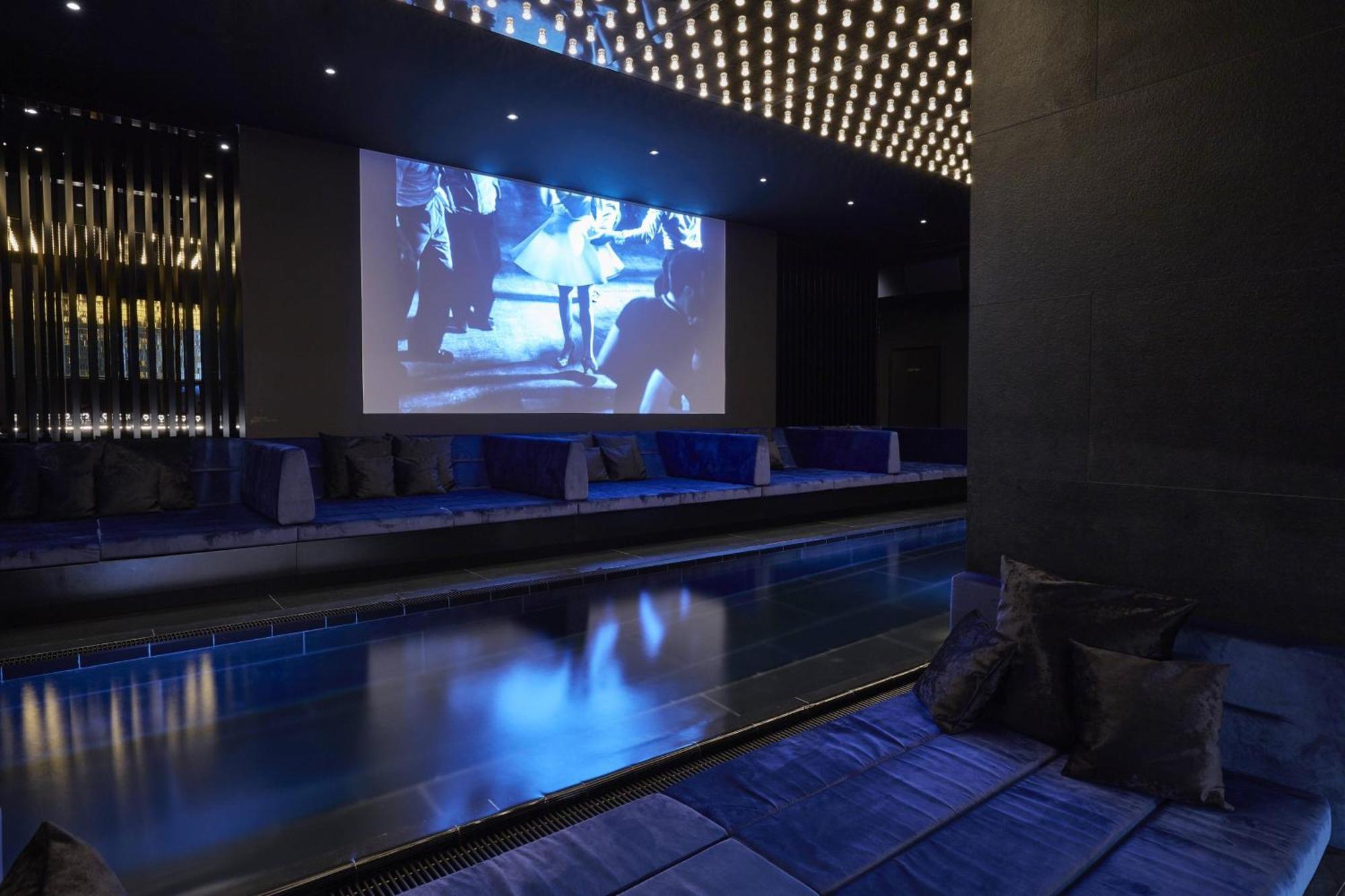 Roomers Munich, Autograph Collection Екстериор снимка The interior of the nightclub