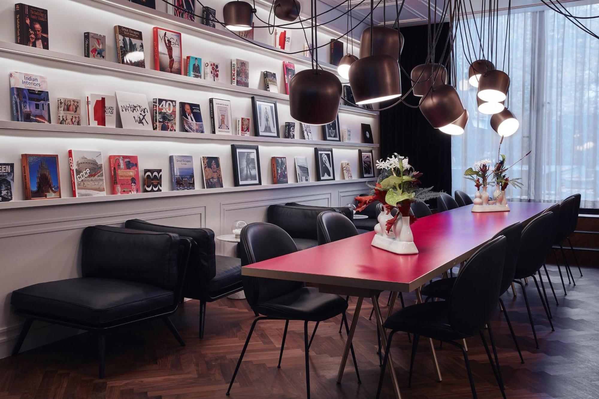 Roomers Munich, Autograph Collection Екстериор снимка Library at the Hotel