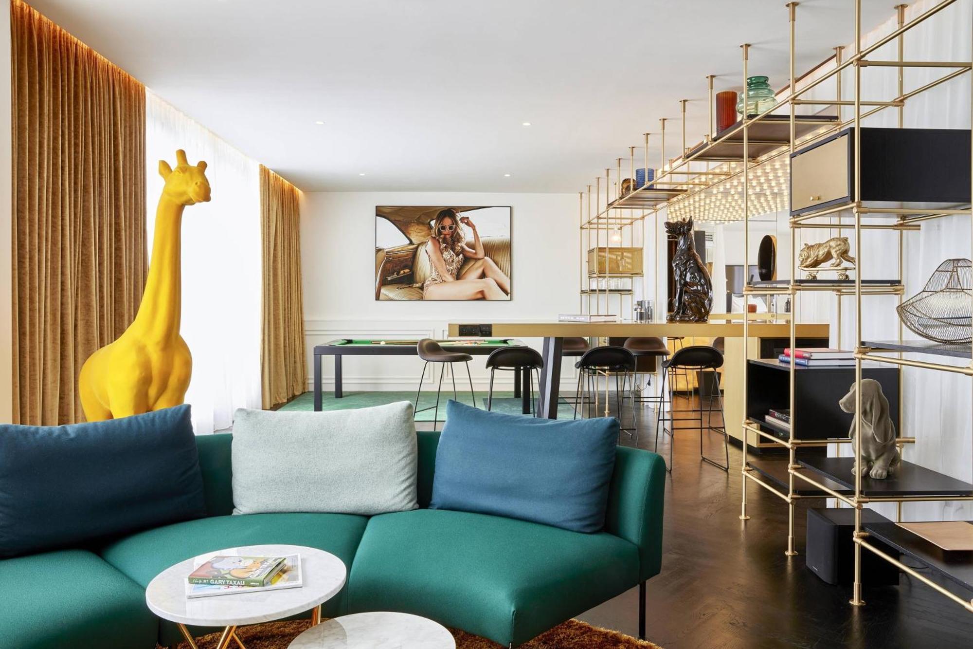 Roomers Munich, Autograph Collection Екстериор снимка The interior of a suite at the Standard London