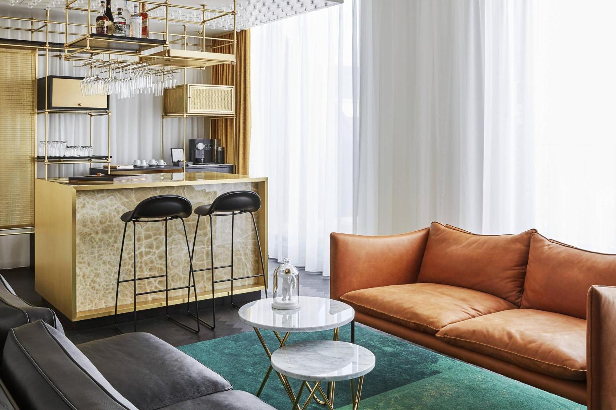 Roomers Munich, Autograph Collection Екстериор снимка The living room of a penthouse at The Standard East Village