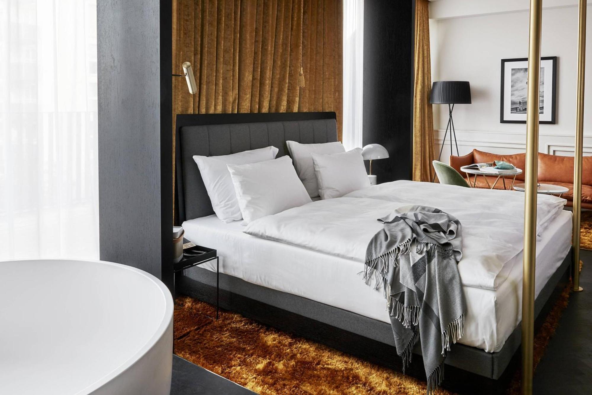 Roomers Munich, Autograph Collection Екстериор снимка A bedroom at the Hotel