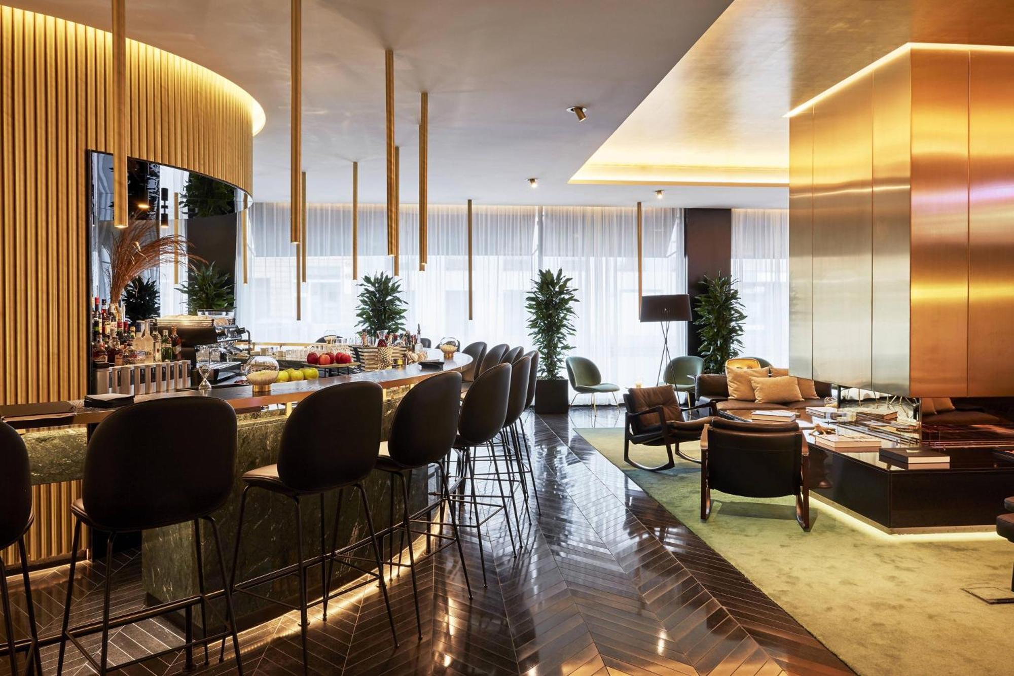 Roomers Munich, Autograph Collection Екстериор снимка The lounge at the airport