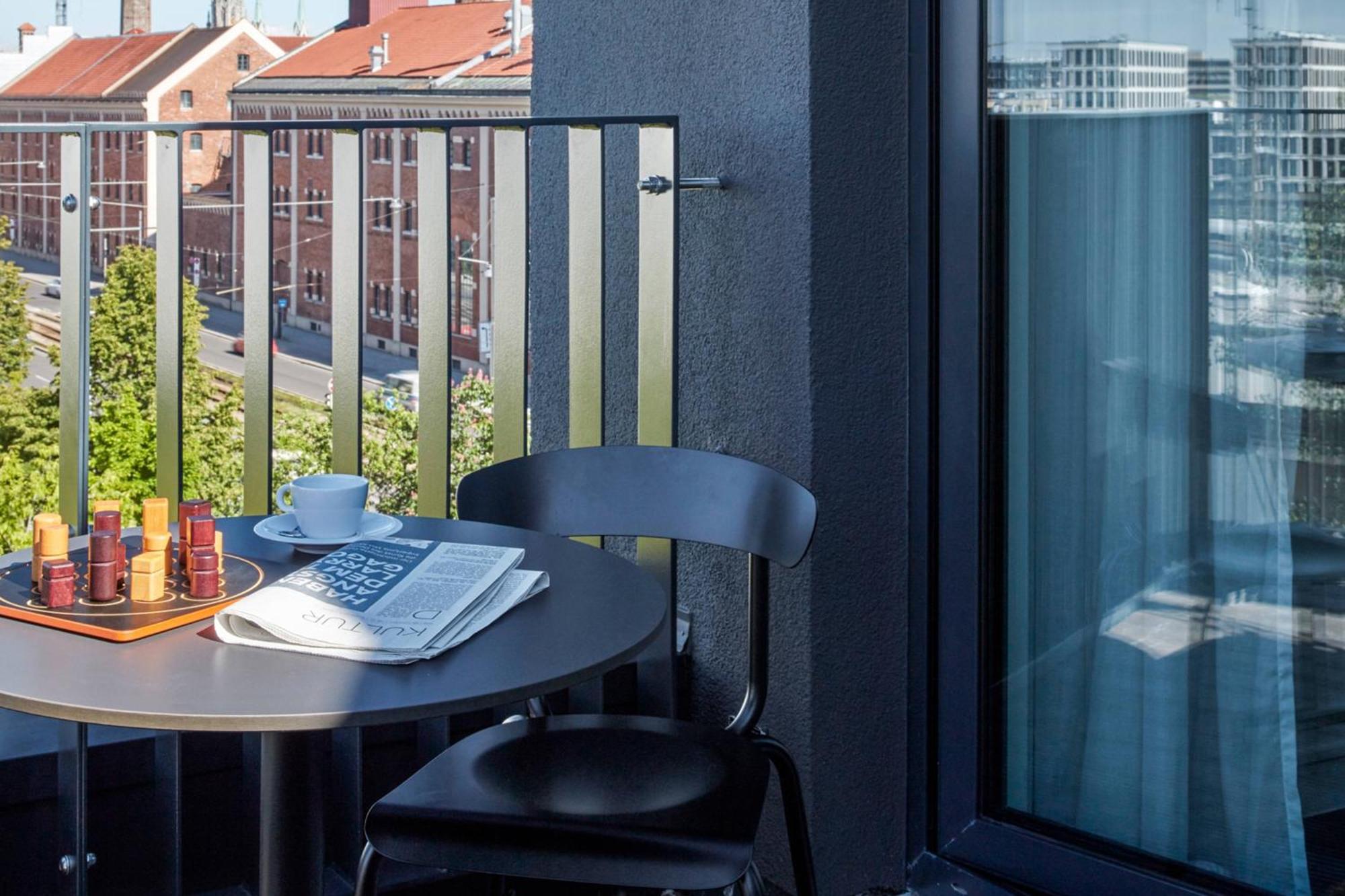 Roomers Munich, Autograph Collection Екстериор снимка A balcony
